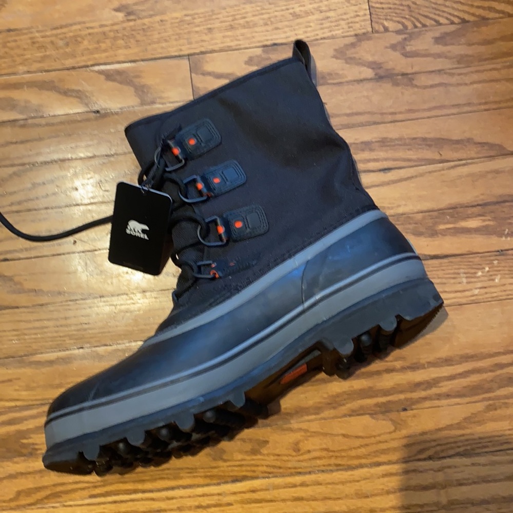 Men’s 11.5 New Sorel Boots